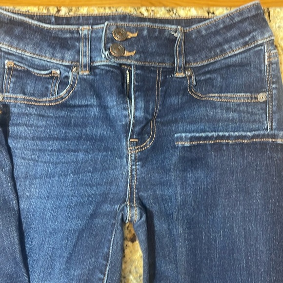 American Eagle In excellent condition, size 4, kick boot style jeans - Picture 1 of 7